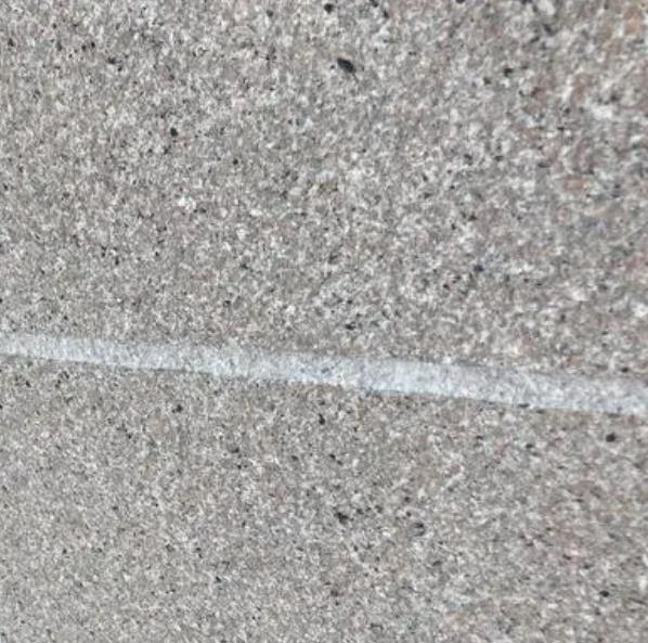 什么原因会导致福州仿石漆涂层表面出现龟裂、起皱？